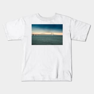 In the colorful evening light lies the Öresund Bridge, which connects Sweden and Denmark Kids T-Shirt